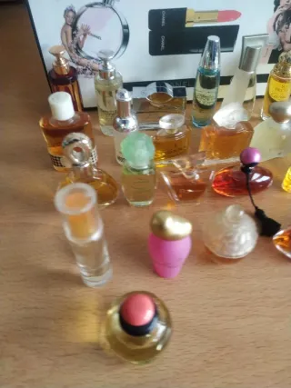 Set di miniature di profumi di varie marche