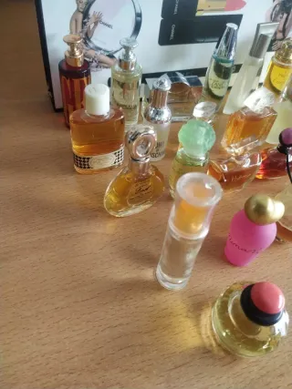 Set di miniature di profumi di varie marche