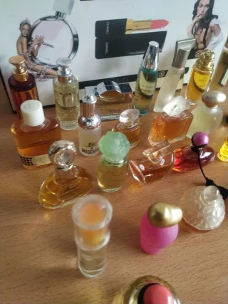 Set di miniature di profumi di varie marche