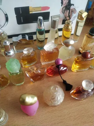 Set di miniature di profumi di varie marche