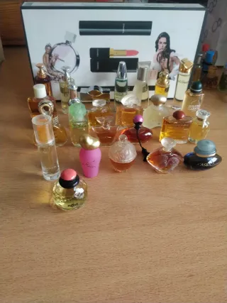 Set di miniature di profumi di varie marche