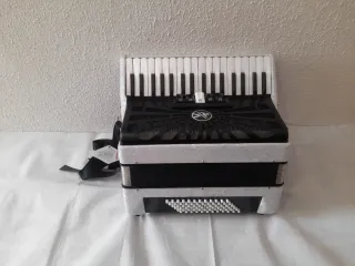 Acordeón Hohner Bravo 72 Bajos