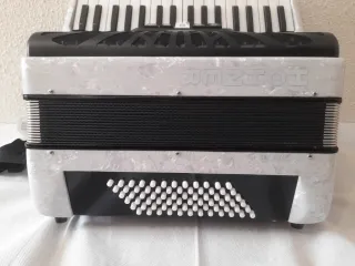 Acordeón Hohner Bravo 72 Bajos