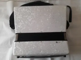 Acordeón Hohner Bravo 72 Bajos