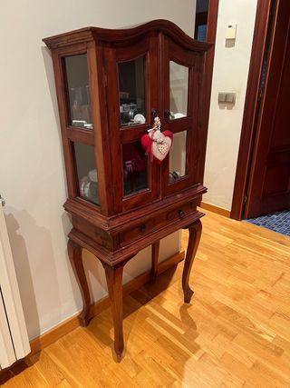 Mueble vitrina madera y cristal