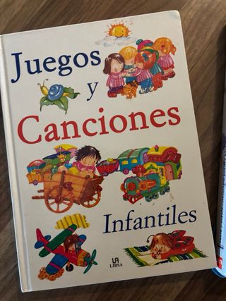 Juegos y Canciones Infantiles (Libros de Entret...