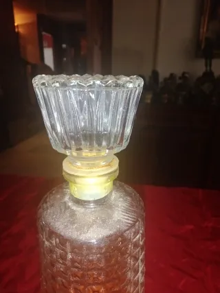 Antichi profumi in vetro intagliato (2 unità)