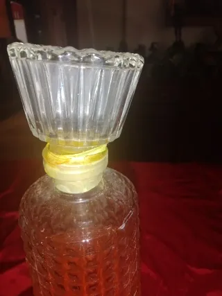 Antichi profumi in vetro intagliato (2 unità)