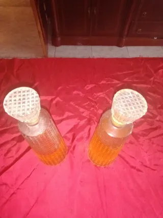 Antichi profumi in vetro intagliato (2 unità)