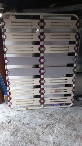 Somier Matrimonio Beige y Morado. CON PATAS