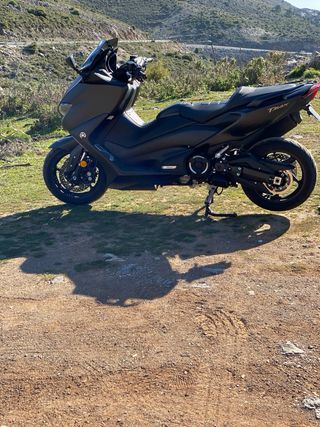 Yamaha T-Max 560 Maxi Scooter Negra