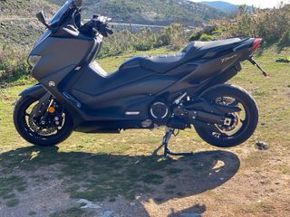 Yamaha T-Max 560 Maxi Scooter Negra