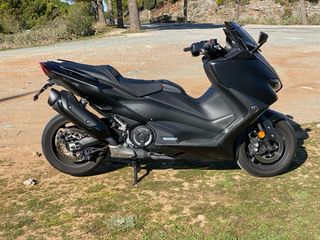 Yamaha T-Max 560 Maxi Scooter Negra