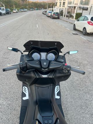Yamaha Tmax 560