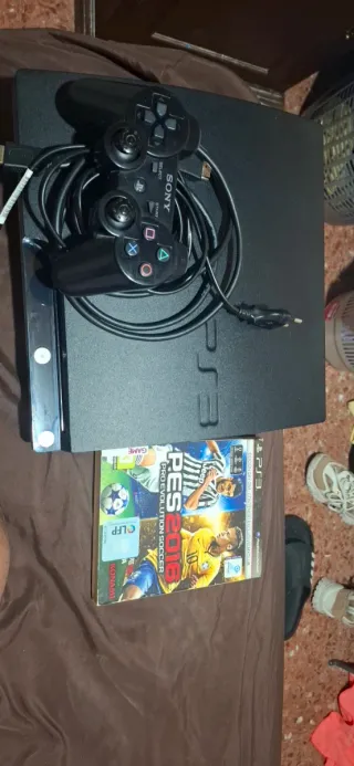 Consola Sony PS3 con mando y juego PES 2016