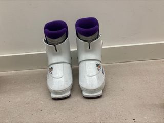 Esquís ATOMIC Redster XT 100, botas, casco regalo.