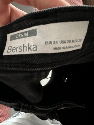 Pantalones cortos vaqueros rotos Bershka