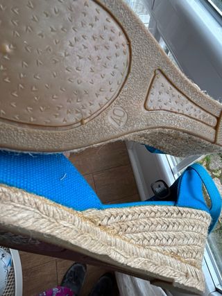 Alpargatas de cuña en azul cyan