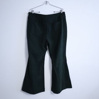 Pantalones verdes acordonados campana