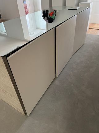 Mostrador de piedra travertina