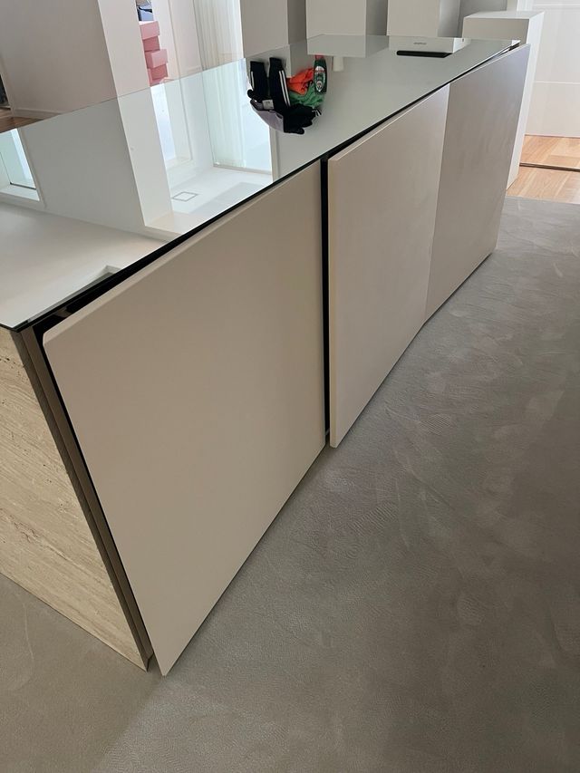 Mostrador de piedra travertina