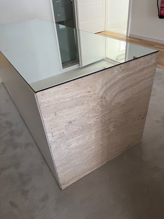 Mostrador de piedra travertina