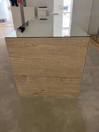 Mostrador de piedra travertina