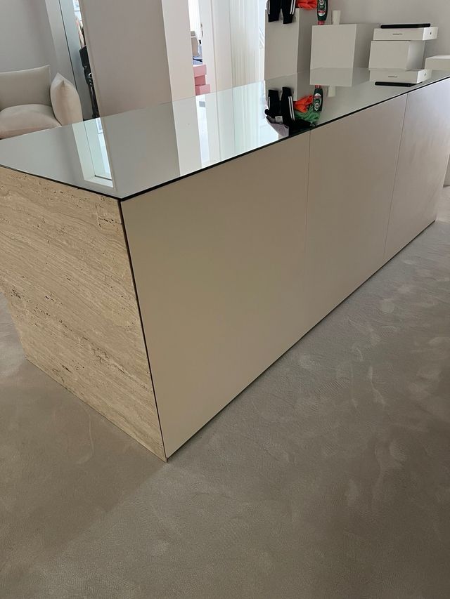 Mostrador de piedra travertina