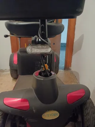 Scooter movilidad reducida eléctrico.