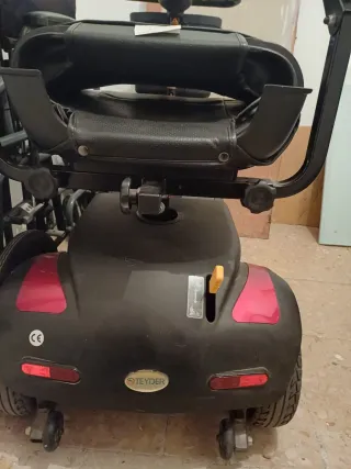 Scooter movilidad reducida eléctrico.