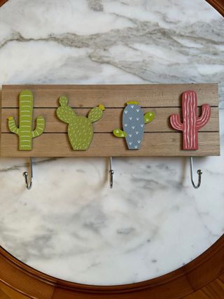 Colgador infantil cactus