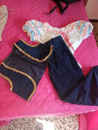 Traje de gitana con detalles dorados