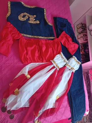 Traje de gitana con detalles dorados
