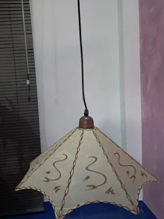 Lámpara colgante de papel y madera