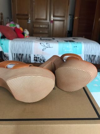 Sandalias de plataforma marrones talla 35
