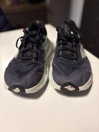 New Balance FuelCell Rebel v4 Negro/Gris