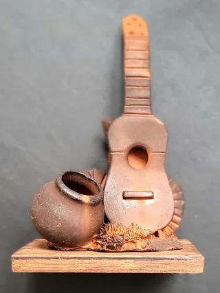 Figura terracota guitarra y cántaro