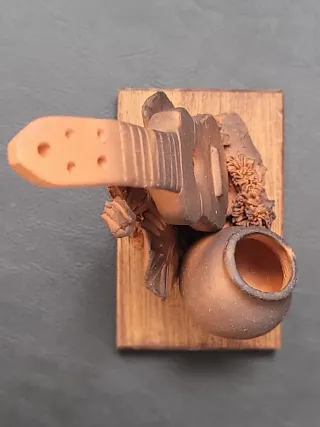 Figura terracota guitarra y cántaro