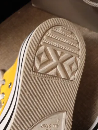 Converse Amarillas Plataforma