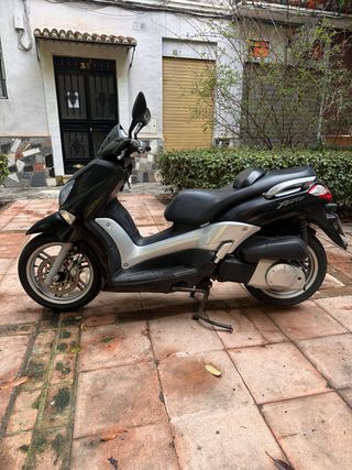 Yamaha X-City 250cc Scooter Negra/Plata