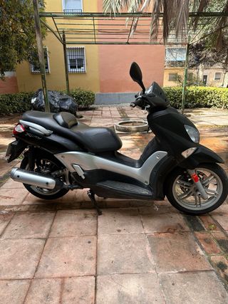 Yamaha X-City 250cc Scooter Negra/Plata