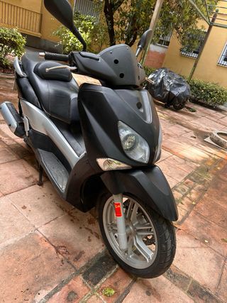 Yamaha X-City 250cc Scooter Negra/Plata