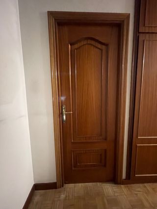 Puerta de madera interior