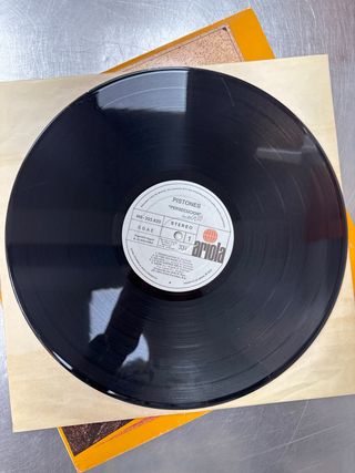 Pistones, Persecución, Vinilo