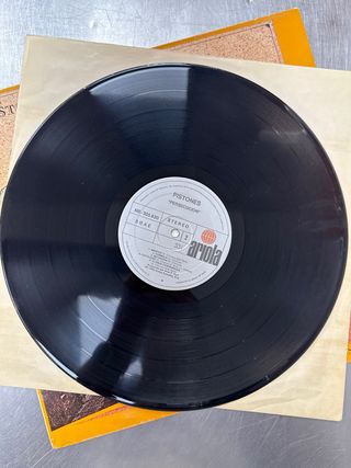 Pistones, Persecución, Vinilo