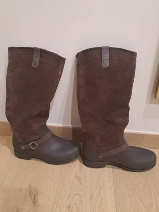 Botas de agua marrones
