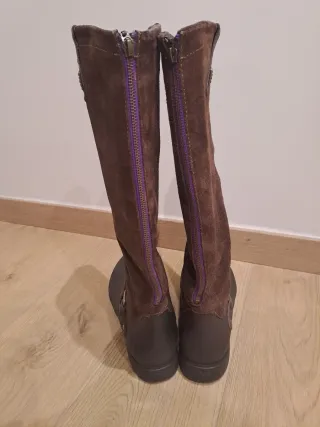 Botas de agua marrones