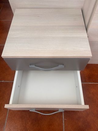 Cabecero y mesas de noche. Conforama