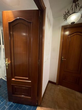 Puerta de madera interior