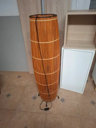 Lámpara de pie bambú y metal